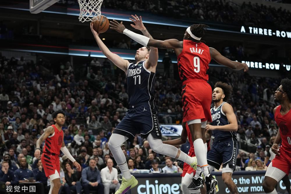 表现也不容 表现也不容